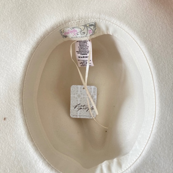 NWT Free People Beaumont Suede Band Ivory Felt Hat - Picture 5 of 6